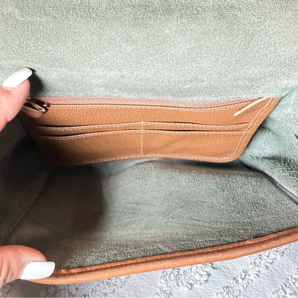 Dooney & Bourke Green and Tan Crossbody Bag - Picture 12 of 15